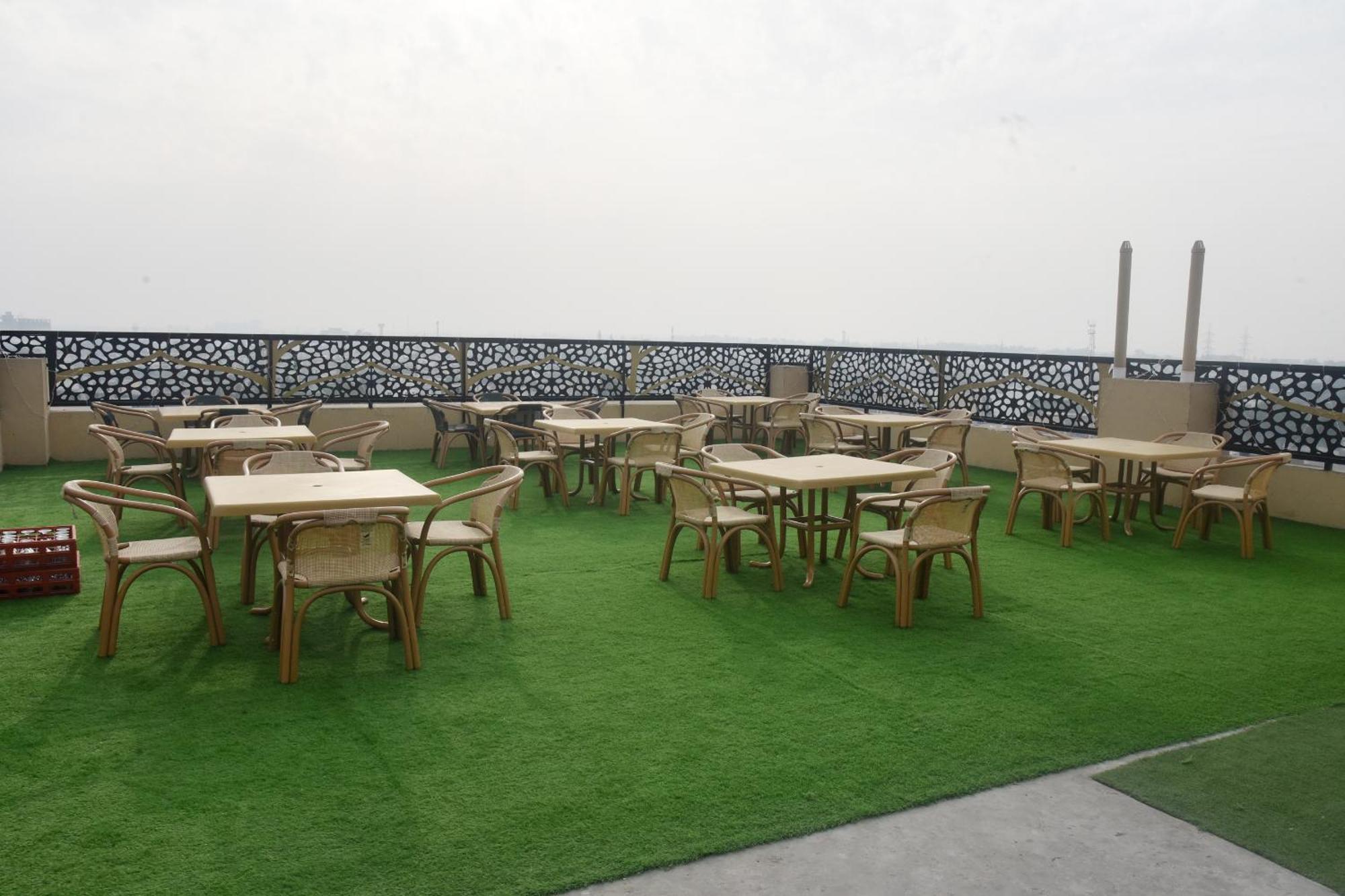 The Rich Hotel & Apartments Lahore Exterior foto