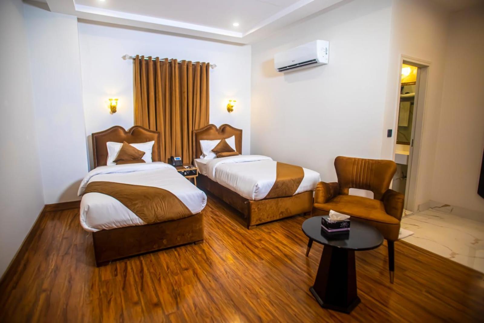 The Rich Hotel & Apartments Lahore Exterior foto