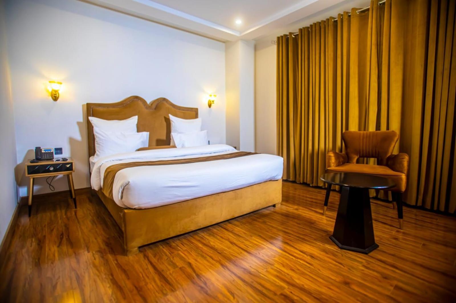 The Rich Hotel & Apartments Lahore Exterior foto